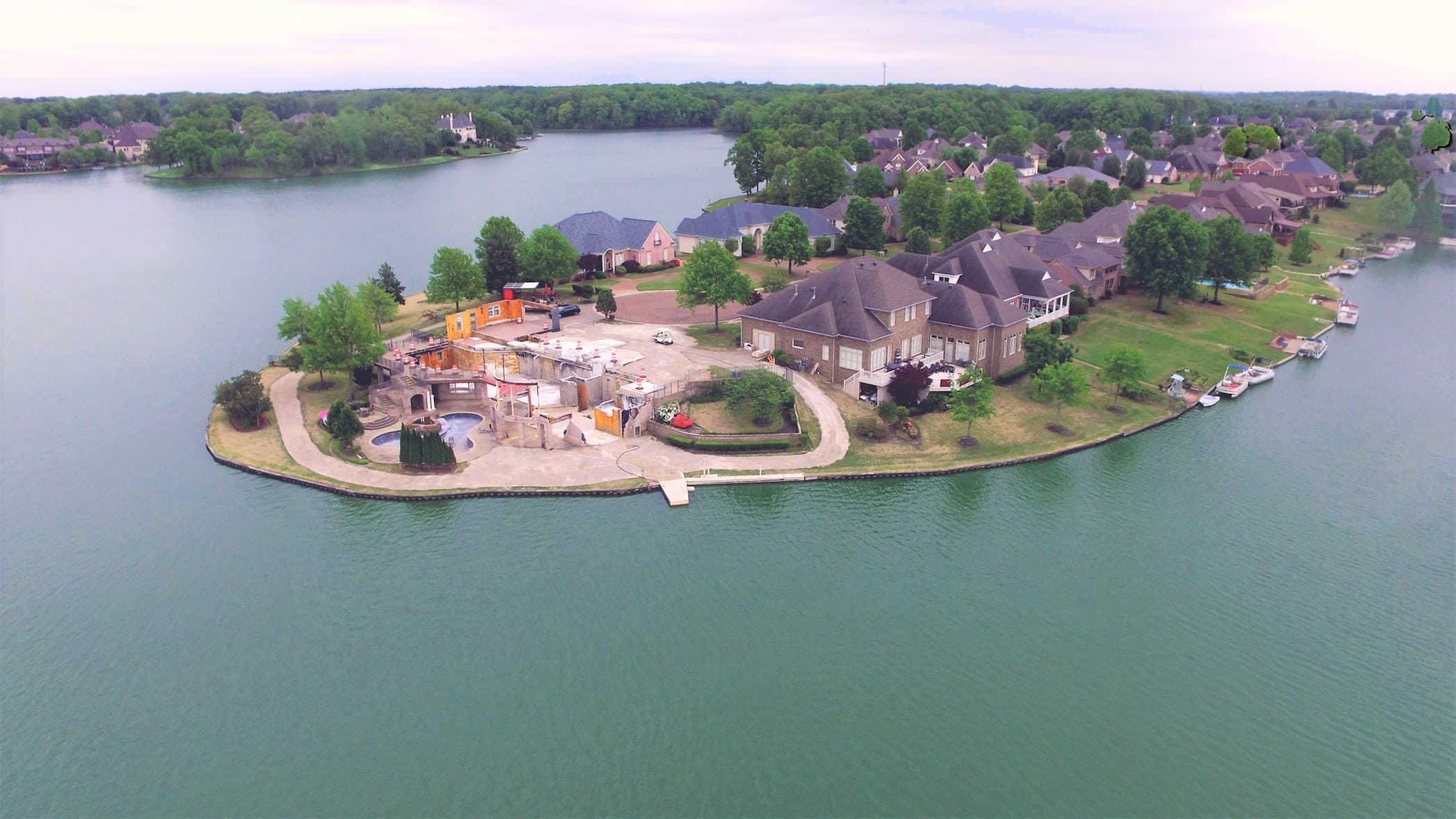 Real photograph of homes and trees around Lake Garner in Lakeland, Tennessee